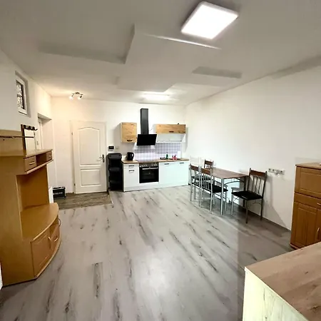 Häuschen Für Monteure, Autobahn