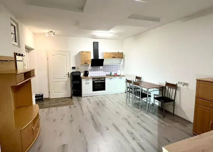 Haeuschen Fuer Monteure, Autobahn